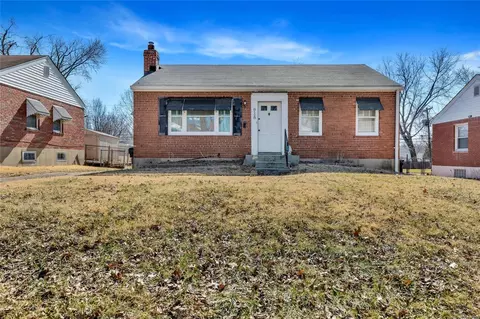 8128 Braddock Dr, University City, MO 63130