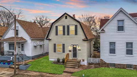 6830 Salzburger Ave, Saint Louis, MO 63116