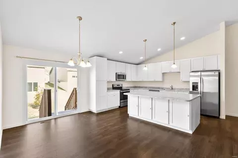 Kitchen - 5324 Lakepath Way, Eureka, MO 63025 photo 2 of 5