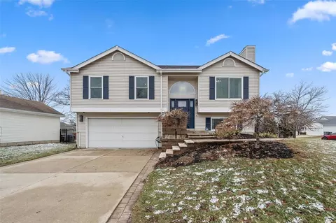 33 Mallard Pointe Dr, O'fallon, MO 63368