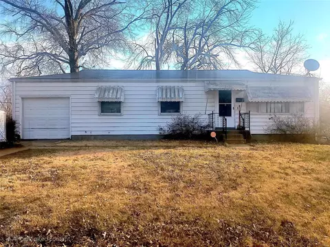 612 Kelvin Dr, Saint Louis, MO 63137