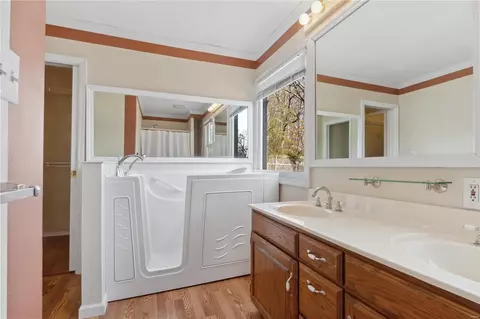 Bath - 78 Edward Dr, Eureka, MO 63025 photo 4 of 4