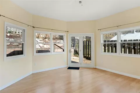 Living - 78 Edward Dr, Eureka, MO 63025 photo 6 of 7