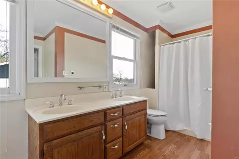 Bath - 78 Edward Dr, Eureka, MO 63025 photo 3 of 4