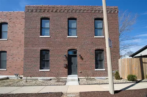 2721 Mcnair Ave, Saint Louis, MO 63118