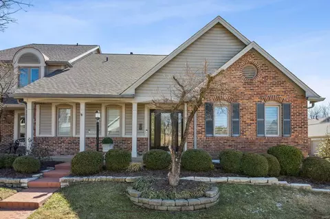 14318 Valley Meadow Ct #E, Chesterfield, MO 63017