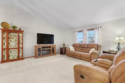 28 Mallard Pointe Dr, O'fallon, MO 63368 photo 8