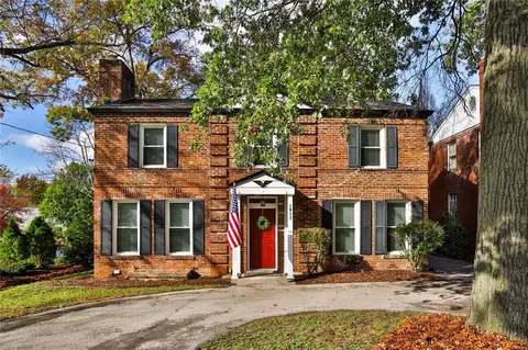 1011 S Mcknight Rd, Saint Louis, MO 63117