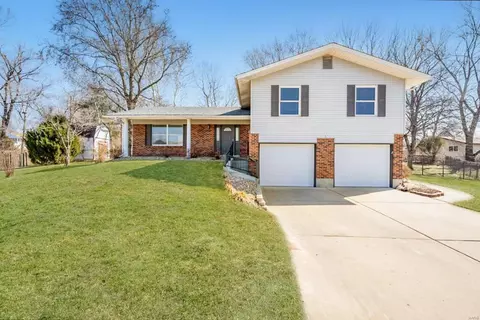 3 Larkspur Ct, Saint Charles, MO 63301