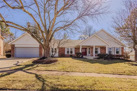 1416 Redwood Forest Dr, Ballwin, MO 63021