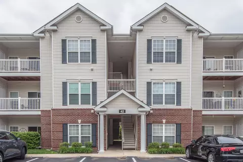 33 Kassebaum Ln #104, Saint Louis, MO 63129