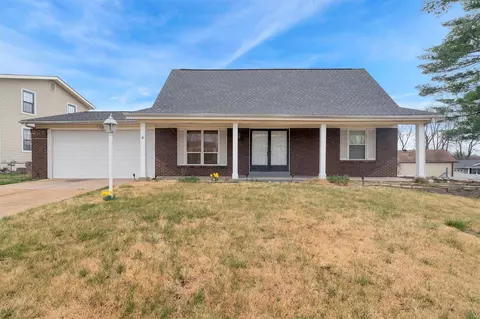 4 Northwinds Dr, Saint Peters, MO 63376