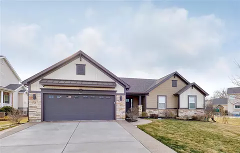 408 Shadow Pines Dr, Wentzville, MO 63385