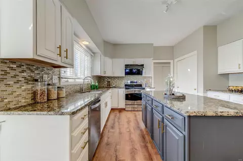 Kitchen - 829 Pheasant Woods Dr, Manchester, MO 63021 photo 5 of 6