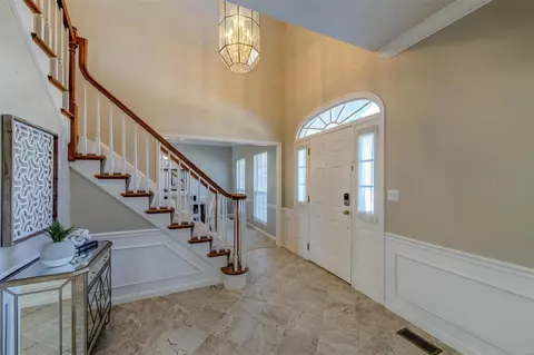 Entry Way - 829 Pheasant Woods Dr, Manchester, MO 63021 photo 2 of 10