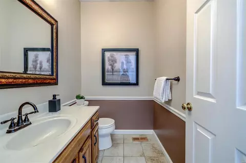 Bath - 829 Pheasant Woods Dr, Manchester, MO 63021 photo 1 of 10