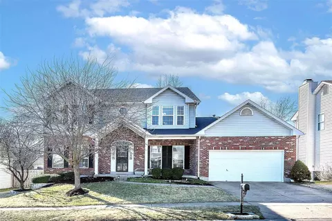 829 Pheasant Woods Dr, Manchester, MO 63021