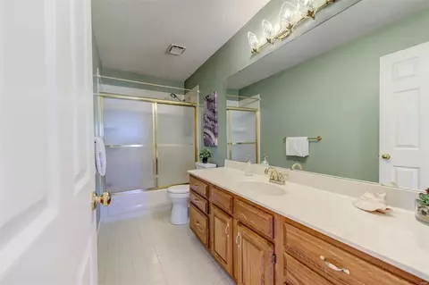 Bath - 829 Pheasant Woods Dr, Manchester, MO 63021 photo 8 of 10