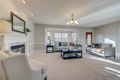 Living - 829 Pheasant Woods Dr, Manchester, MO 63021 photo 7 of 8