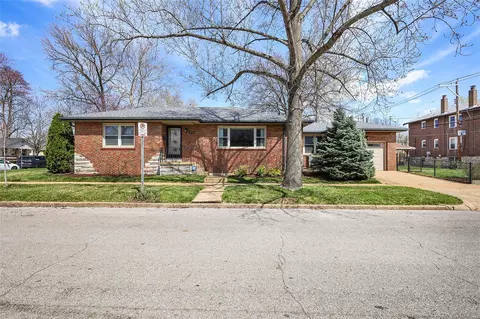 4027 Dover Pl, Saint Louis, MO 63116