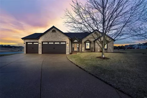 2215 Blue Lake Dr, Wentzville, MO 63385