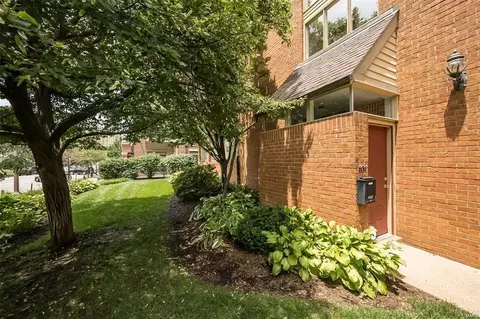 101 W Pine Pl #8, Saint Louis, MO 63108