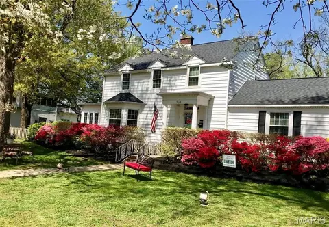 504 E Cypress St, Charleston, MO 63834