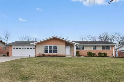 12132 Courtwick Dr, Saint Louis, MO 63128