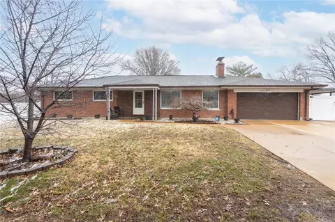 775 Paschal Dr, Saint Louis, MO 63125