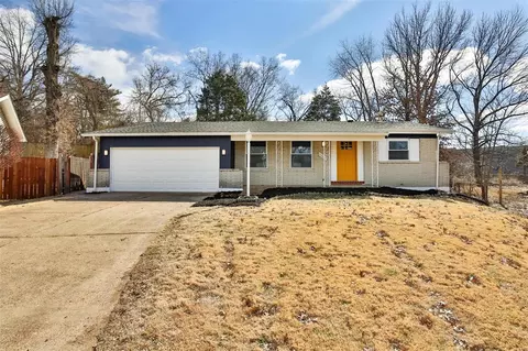 11000 Worchester Dr, Saint Louis, MO 63136