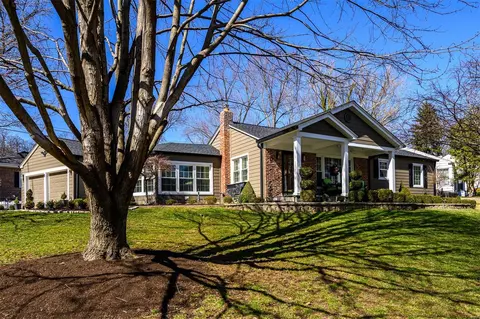 9 Cheyenne Ct, Saint Louis, MO 63122
