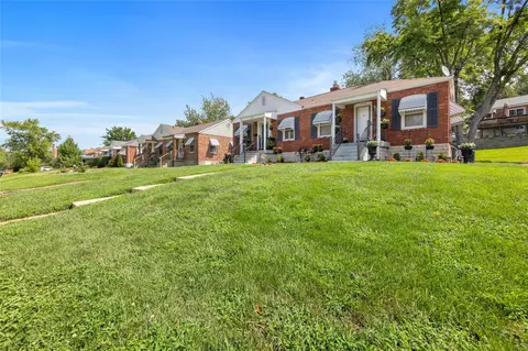 3430 Saint Mark Ln, Saint Ann, MO 63074