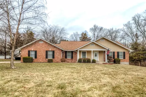 6012 Lafayette Dr, Weldon Spring, MO 63304