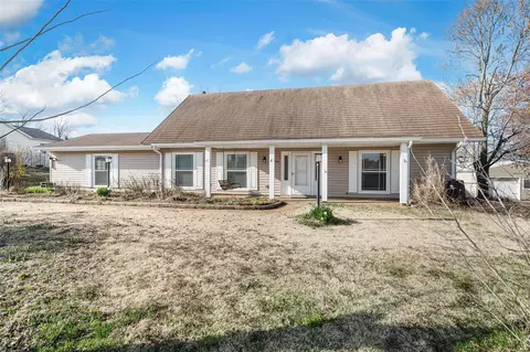 1056 Woodcrest Ln, Hazelwood, MO 63042