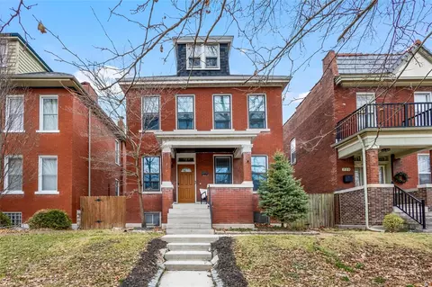 727 Dover Pl, Saint Louis, MO 63111