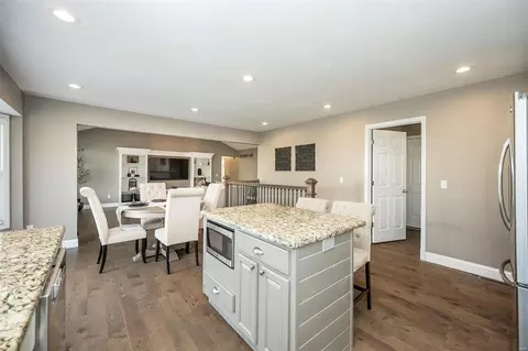 Kitchen - 1271 Twinleaf Cir, Saint Peters, MO 63376 photo 4 of 6