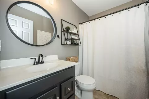 Bath - 1271 Twinleaf Cir, Saint Peters, MO 63376 photo 4 of 6