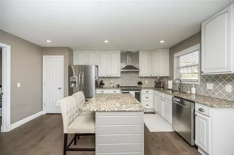 Kitchen - 1271 Twinleaf Cir, Saint Peters, MO 63376 photo 2 of 6
