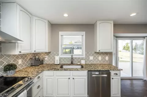 Kitchen - 1271 Twinleaf Cir, Saint Peters, MO 63376 photo 5 of 6