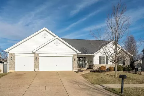 Exterior - 1271 Twinleaf Cir, Saint Peters, MO 63376 photo 2 of 10