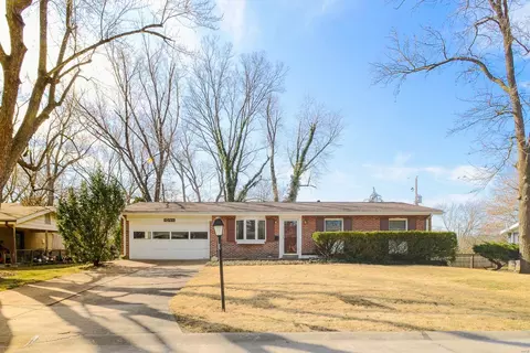 9402 Fredric Ct, Saint Louis, MO 63144