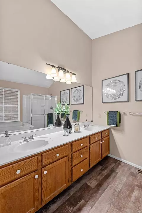 Bath - 2523 Hickory Manor Dr, Wildwood, MO 63011 photo 3 of 5