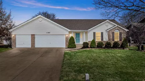 1185 Danielle Elizabeth Ct, O'fallon, MO 63366 photo 2