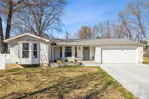 707 Rockridge Dr, Manchester, MO 63021