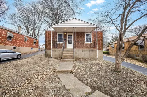 9113 Palmer Ave, Saint Louis, MO 63114