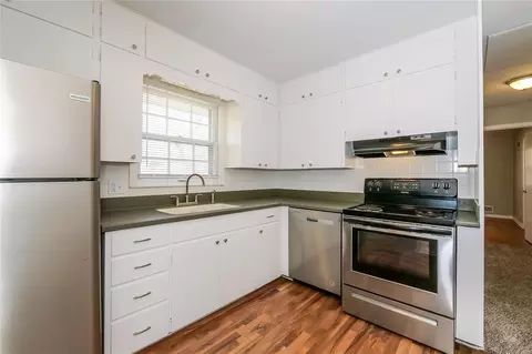 Kitchen - 14608 E 34th Ter S, Independence, MO 64055 photo 2 of 2