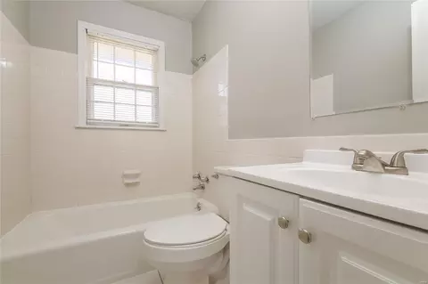 Bath - 14608 E 34th Ter S, Independence, MO 64055 photo 2 of 2