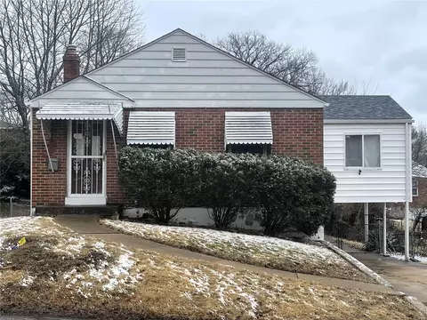 4716 Roxie St, Saint Louis, MO 63121
