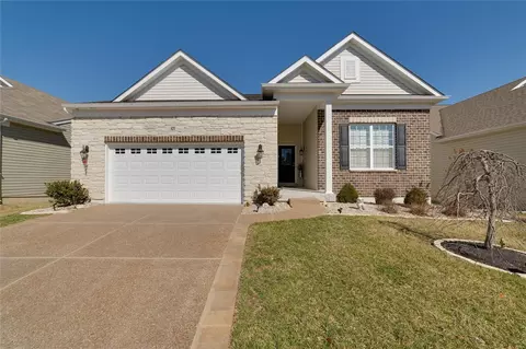 425 Barn Swallow Dr, Lake Saint Louis, MO 63367