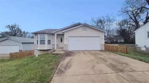 8740 Granada Pl, Saint Louis, MO 63136
